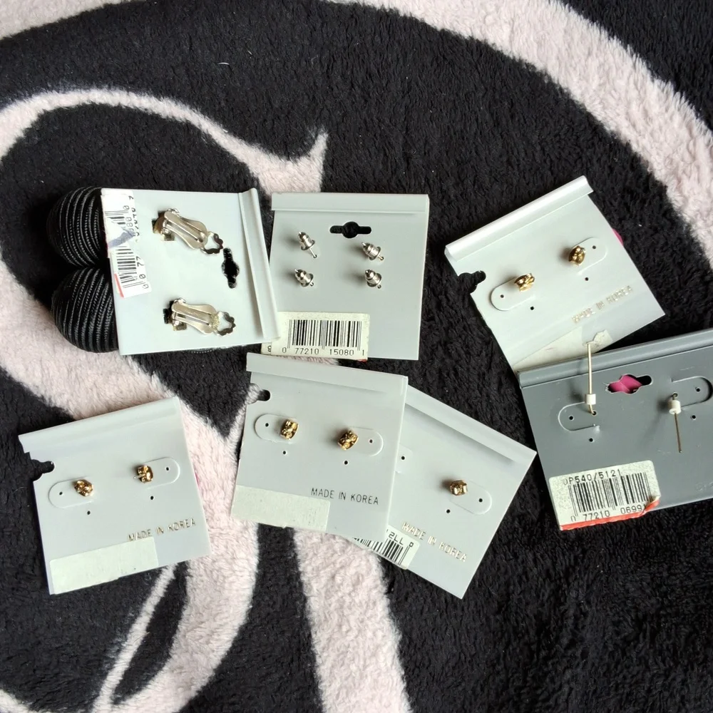 N/A pairs earrings